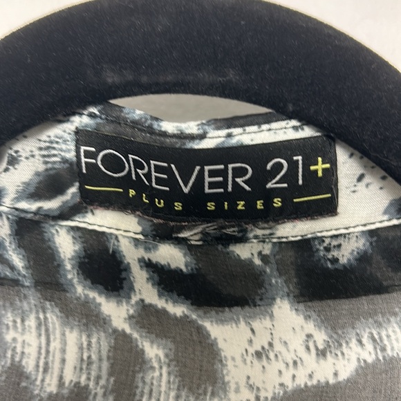 Forever 21 Button-up Blouse 0X - Picture 2 of 2